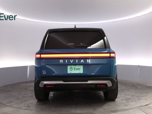 Used 2024 Rivian R1S Adventure AWD/4WD image 15