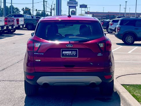 Used 2019 Ford Escape SE image 5