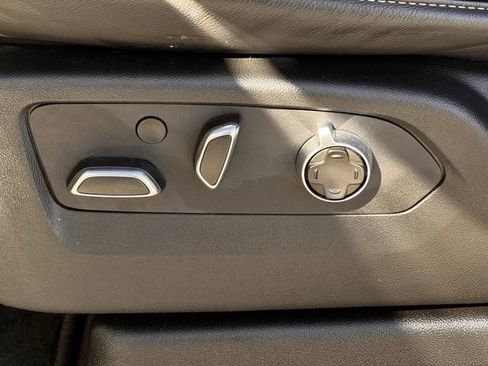 Certified 2024 Cadillac Escalade ESV V image 23