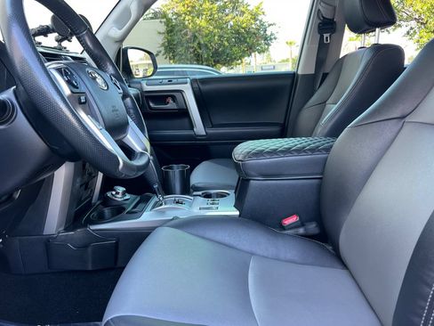 Used 2023 Toyota 4Runner SR5 Premium w/ Moonroof Package AWD/4WD image 10