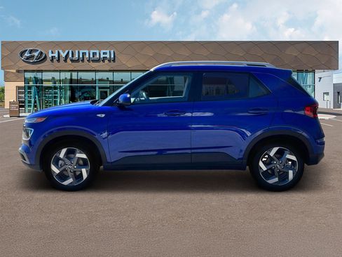 Used 2025 Hyundai Venue SEL FWD image 3