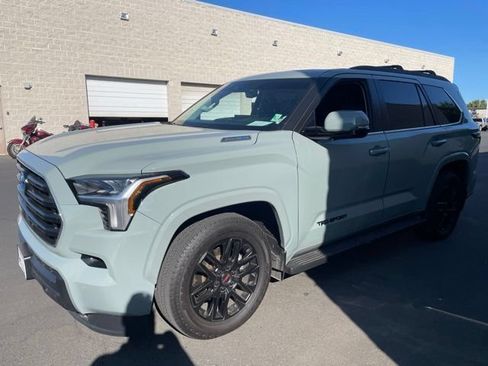 Used 2024 Toyota Sequoia SR5 w/ SR5 Premium Package AWD/4WD image 4