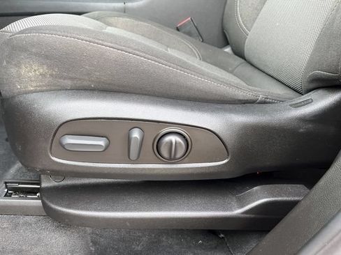 Used 2023 Chevrolet Traverse LT FWD image 13