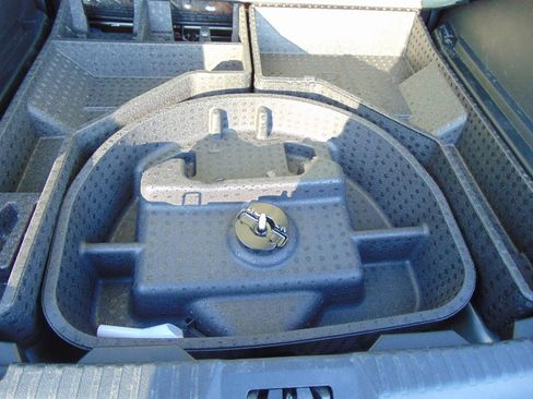 Used 2021 Ford Edge SE image 13