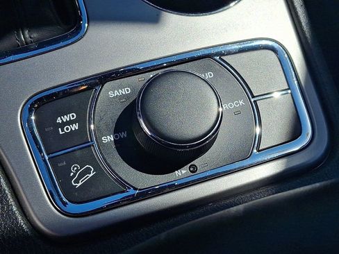 Used 2022 Jeep Grand Cherokee Laredo X AWD/4WD image 28