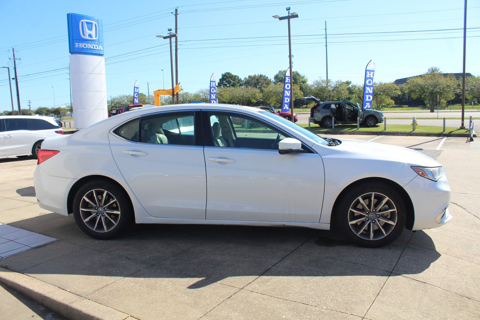 Used 2018 Acura TLX FWD image 3