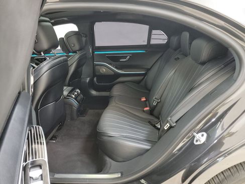 Used 2023 Mercedes-Benz S 580e 4MATIC Sedan w/ AMG Line image 9