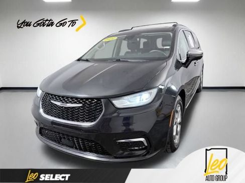 Used 2022 Chrysler Pacifica Limited FWD image 1