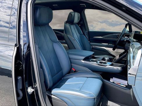 Certified 2025 Cadillac Escalade IQ Luxury 2 w/ LPO, Premium Carpet Package AWD/4WD image 30
