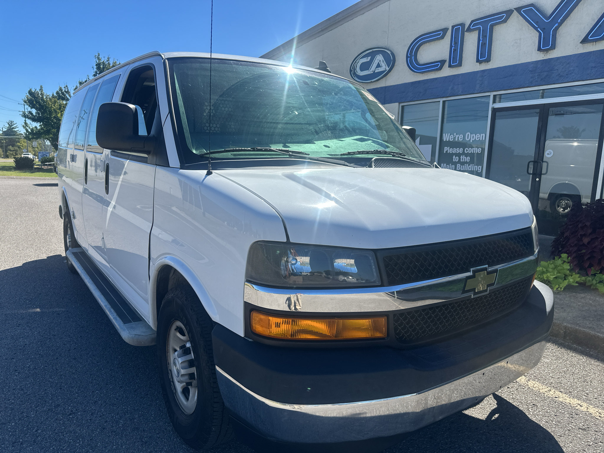 Used 2020 Chevrolet Express 2500 w/ Driver Convenience Package RWD image 2