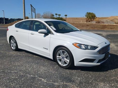 Used 2018 Ford Fusion S image 2