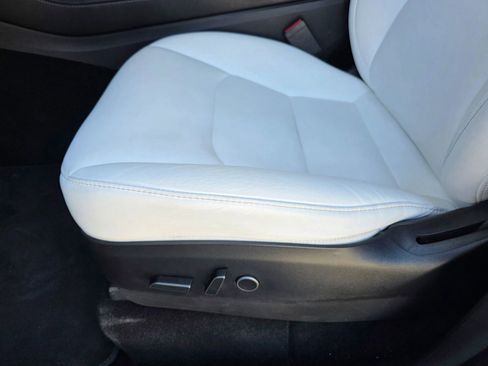 Used 2021 Tesla Model Y Long Range image 26