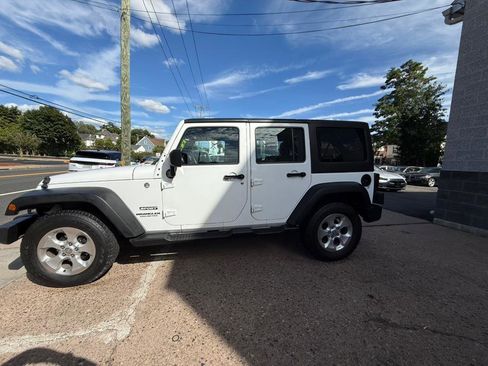 Used 2013 Jeep Wrangler Unlimited Sport image 4