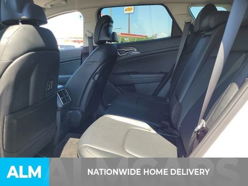 Used 2024 Kia Sportage EX FWD image 4