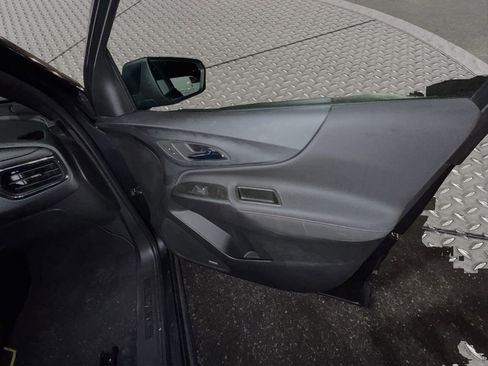 Used 2022 Chevrolet Equinox RS w/ RS Leather Package image 19