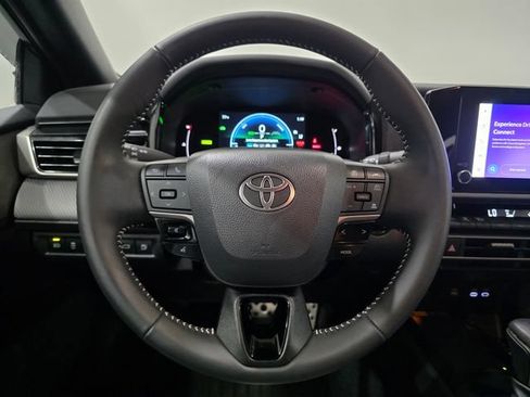 Used 2025 Toyota Camry SE AWD/4WD image 16