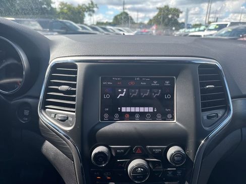 Used 2019 Jeep Grand Cherokee Laredo image 24