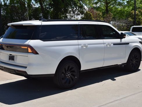 New 2026 Lincoln Navigator L Reserve w/ Jet Appearance Package AWD/4WD image 36