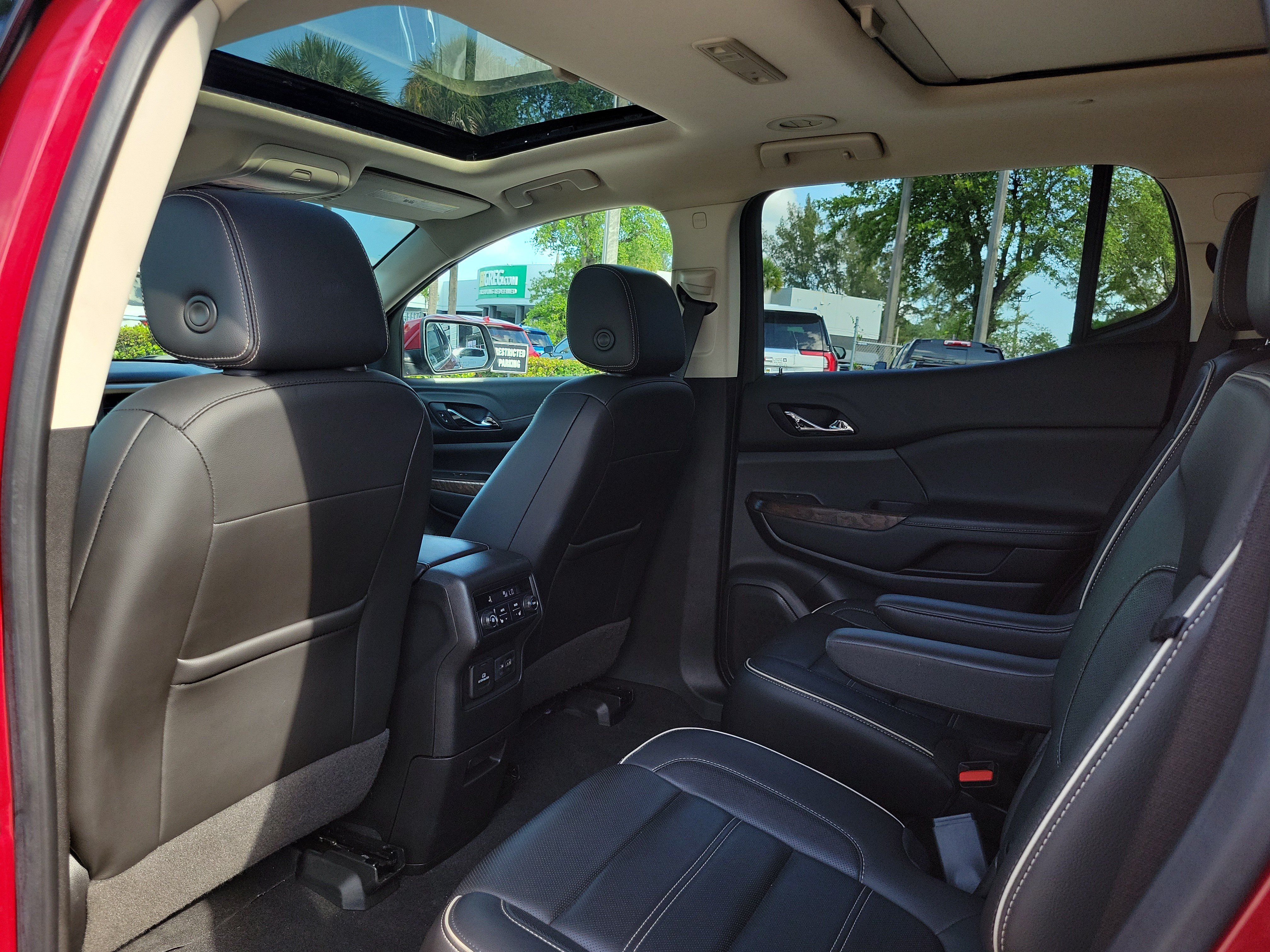 Used 2020 GMC Acadia Denali w/ Technology Package FWD image 15