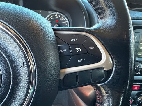 Used 2016 Jeep Renegade Latitude AWD/4WD image 25