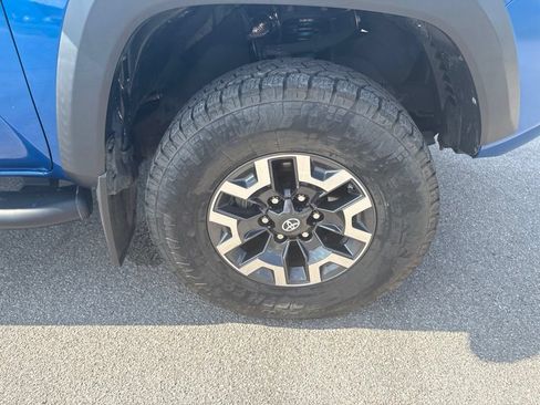 Used 2018 Toyota Tacoma TRD Off-Road AWD/4WD image 34