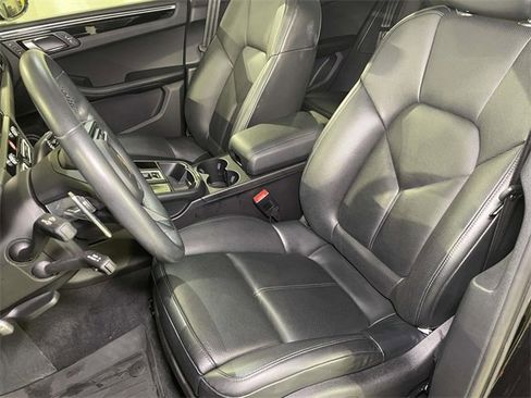 Used 2024 Porsche Macan image 5