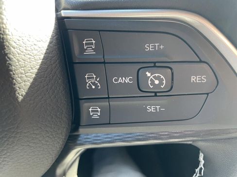 Used 2025 Jeep Grand Cherokee Altitude image 15