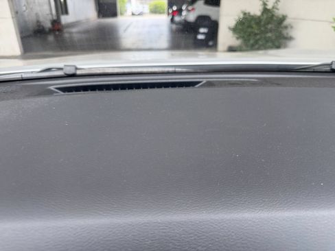 Used 2025 Nissan Rogue SV FWD image 17