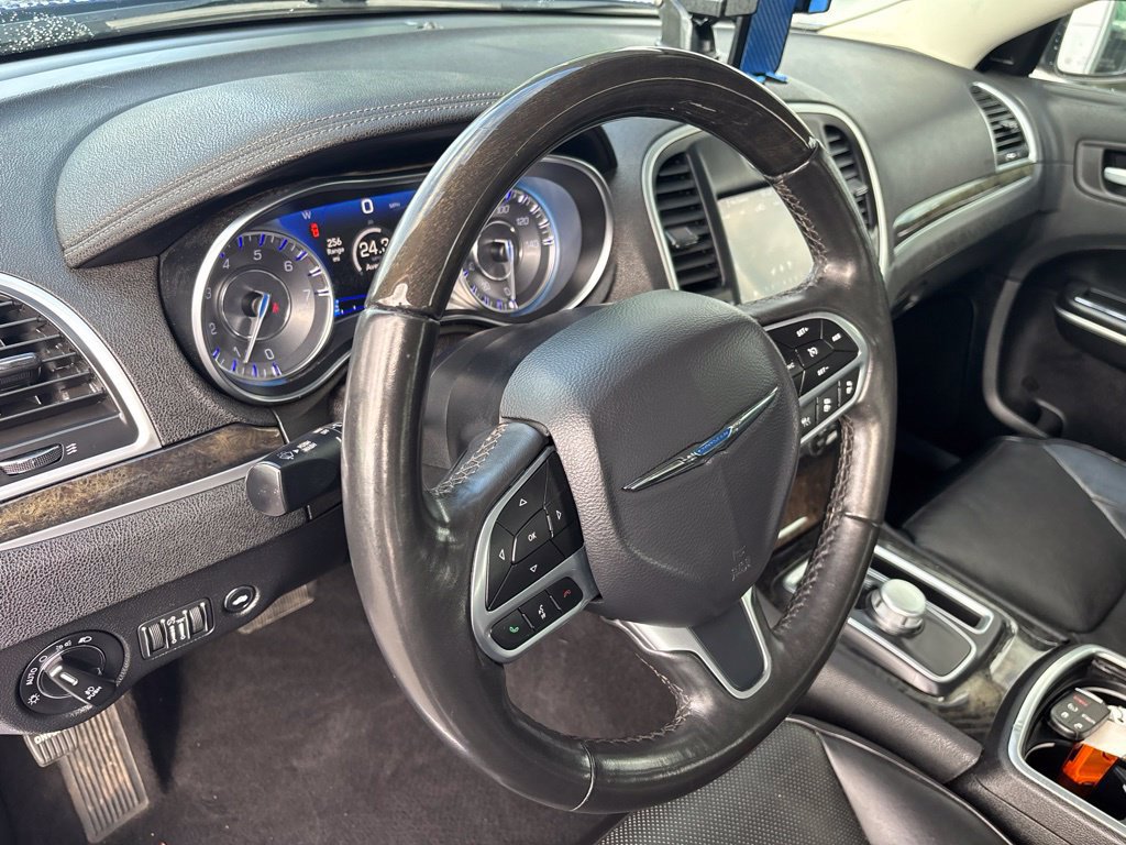Used 2019 Chrysler 300 Limited w/ Safetytec Plus Group RWD image 7