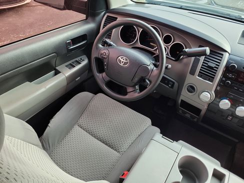 Used 2013 Toyota Tundra 4x4 CrewMax image 11