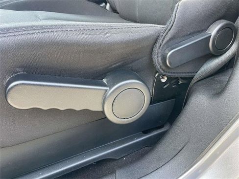 Used 2018 Jeep Wrangler Sport image 18