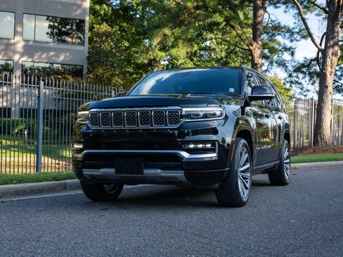 Used 2022 Jeep Grand Wagoneer Series I w/ Rear Seat Video Group 1 AWD/4WD image 2