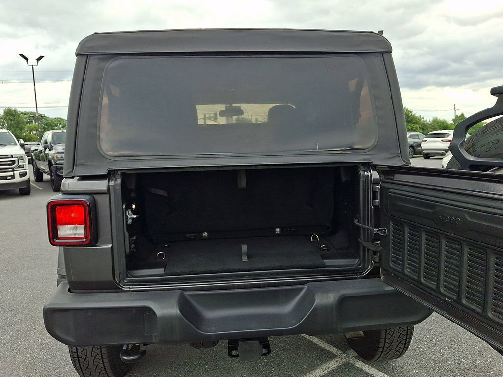 Used 2018 Jeep Wrangler Sport AWD/4WD image 28