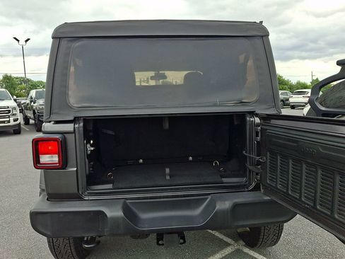 Used 2018 Jeep Wrangler Sport AWD/4WD image 28