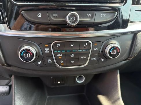 Used 2019 Chevrolet Traverse LT FWD image 20