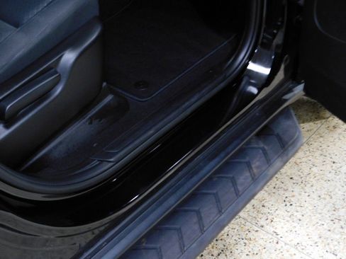 Used 2019 Jeep Grand Cherokee Laredo image 90