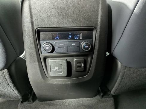 Used 2019 Buick Enclave Essence AWD/4WD image 25