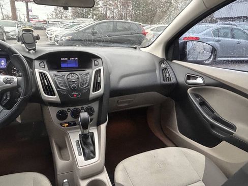 Used 2013 Ford Focus SE FWD image 9