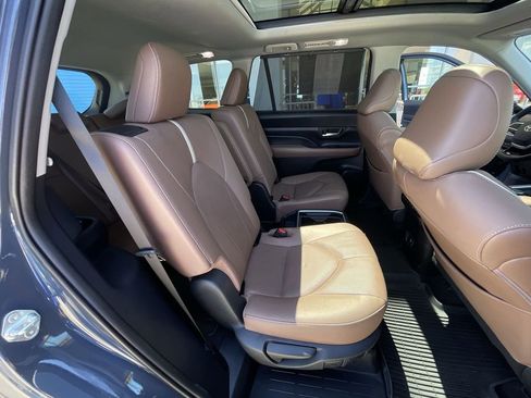 Used 2024 Toyota Grand Highlander AWD image 27