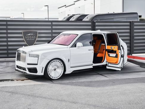 Used 2025 Rolls-Royce Cullinan AWD/4WD image 5