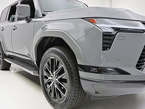 Used 2024 Lexus GX 550 w/ Accessory Package (Z1) AWD/4WD image 22