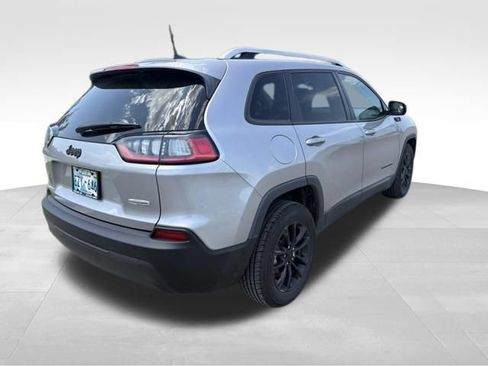 Used 2019 Jeep Cherokee Latitude w/ Popular Appearance Group FWD image 3