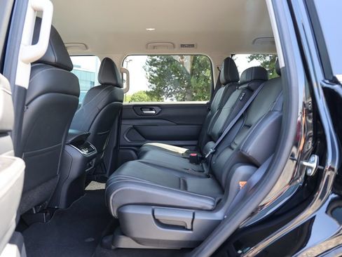 Used 2025 Nissan Armada SV AWD/4WD image 30