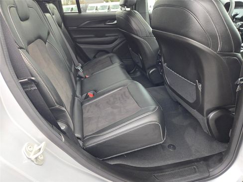 Certified 2024 Jeep Grand Cherokee Altitude image 13