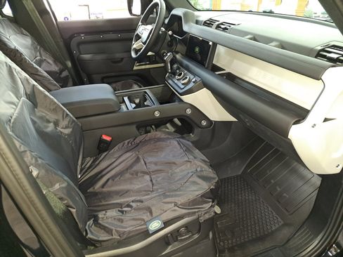 Used 2024 Land Rover Defender 110 S image 2