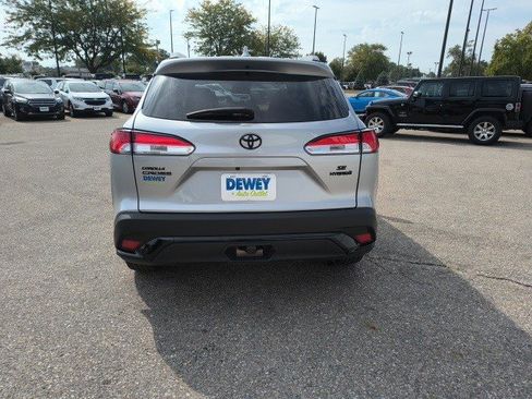 Used 2024 Toyota Corolla Cross SE image 4