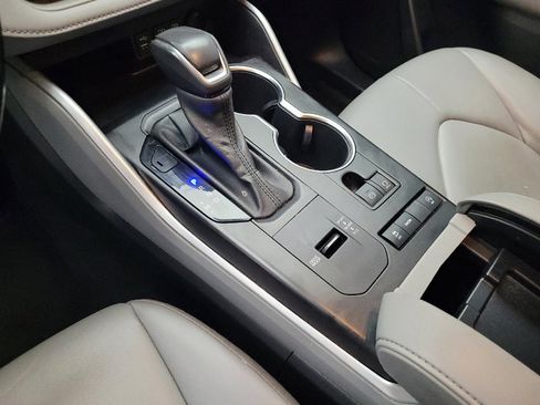 Used 2022 Toyota Highlander XLE image 26