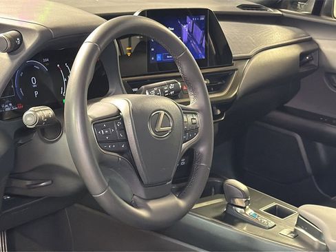 Used 2025 Lexus UX 300h AWD image 27