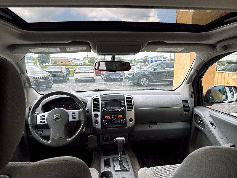 Used 2016 Nissan Frontier SV w/ SV Value Truck Package AWD/4WD image 11