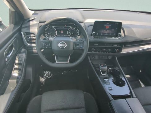 Certified 2025 Nissan Rogue SV FWD image 12